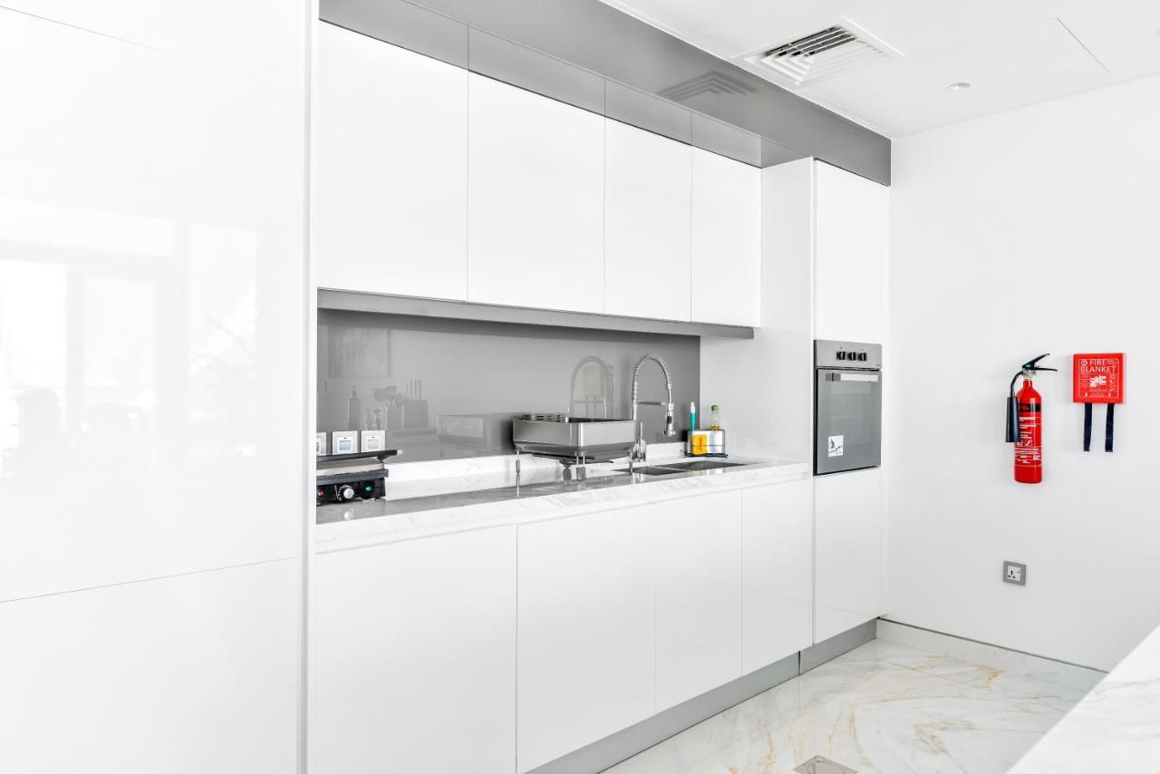 Luxury 2 Bedroom Beachfront Apt W Stunning Sea View دبي المظهر الخارجي الصورة