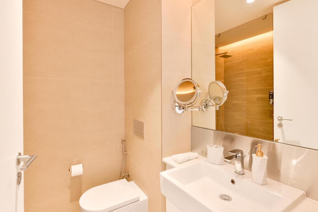 Luxury 2 Bedroom Beachfront Apt W Stunning Sea View دبي المظهر الخارجي الصورة